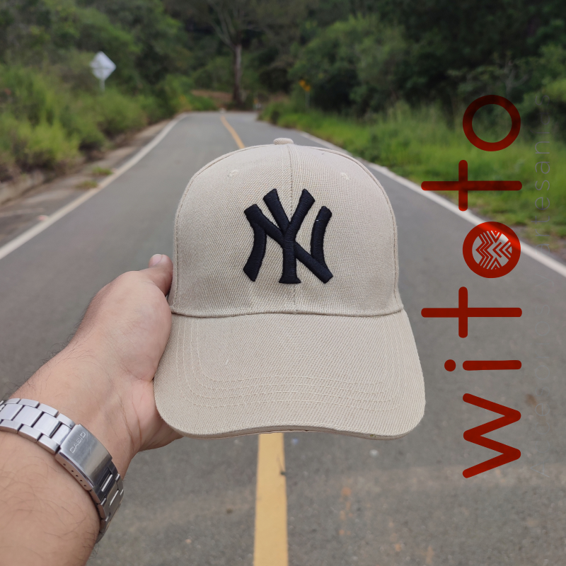 GORRA YANKEES BEIGE LOGO NEGRO